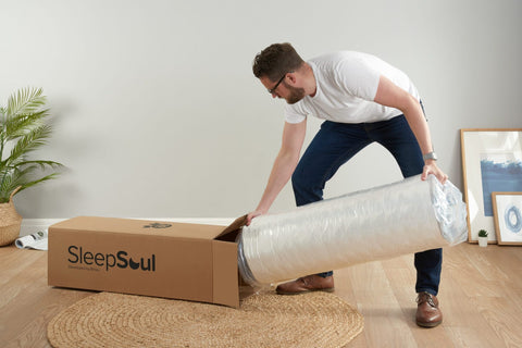 Optimal support with 2000 pocket springs Vacuum sealed packaging of SleepSoul Space Mattress – Fresh and convenient delivery.