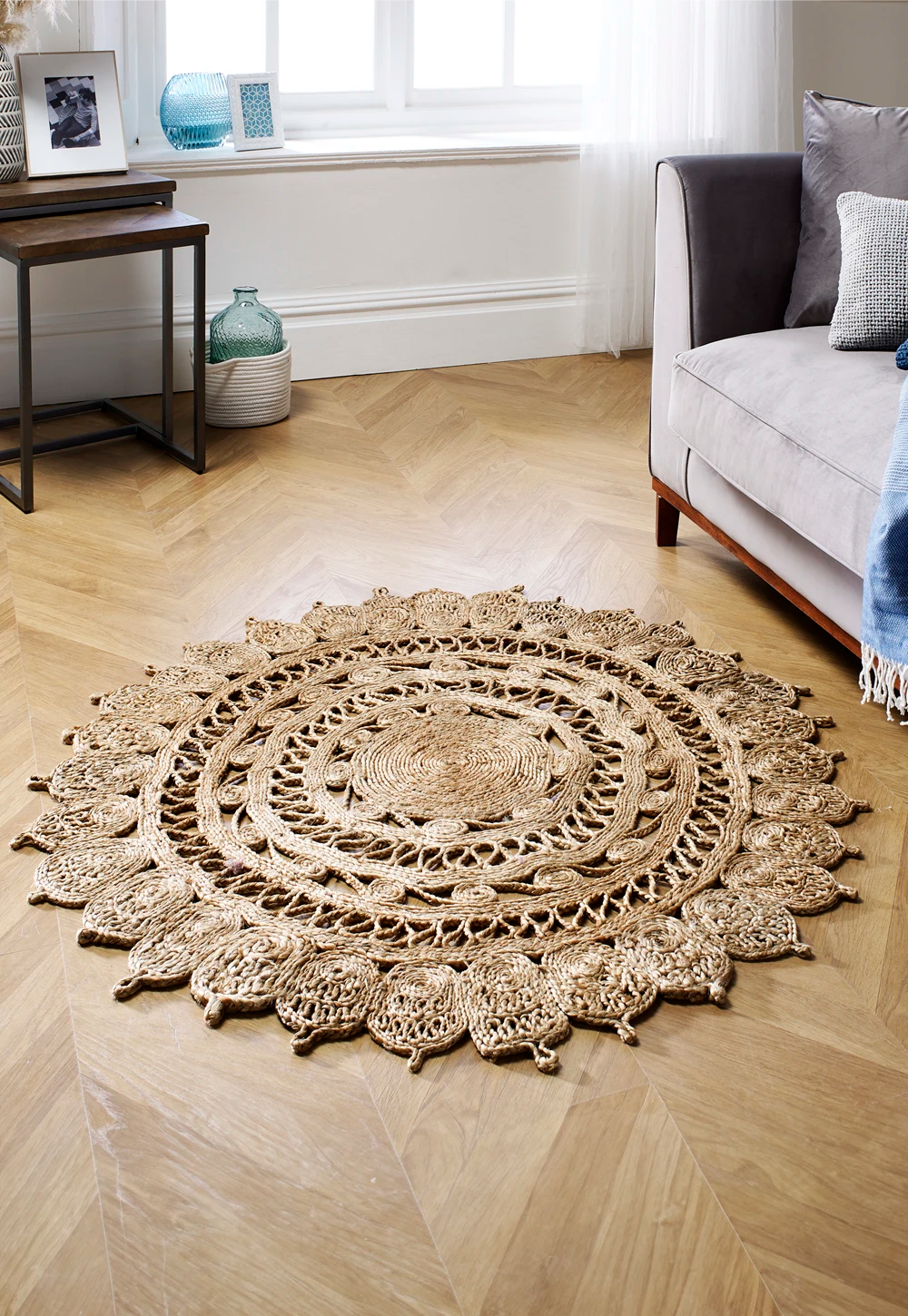 Zarla Black Jute Round Rug